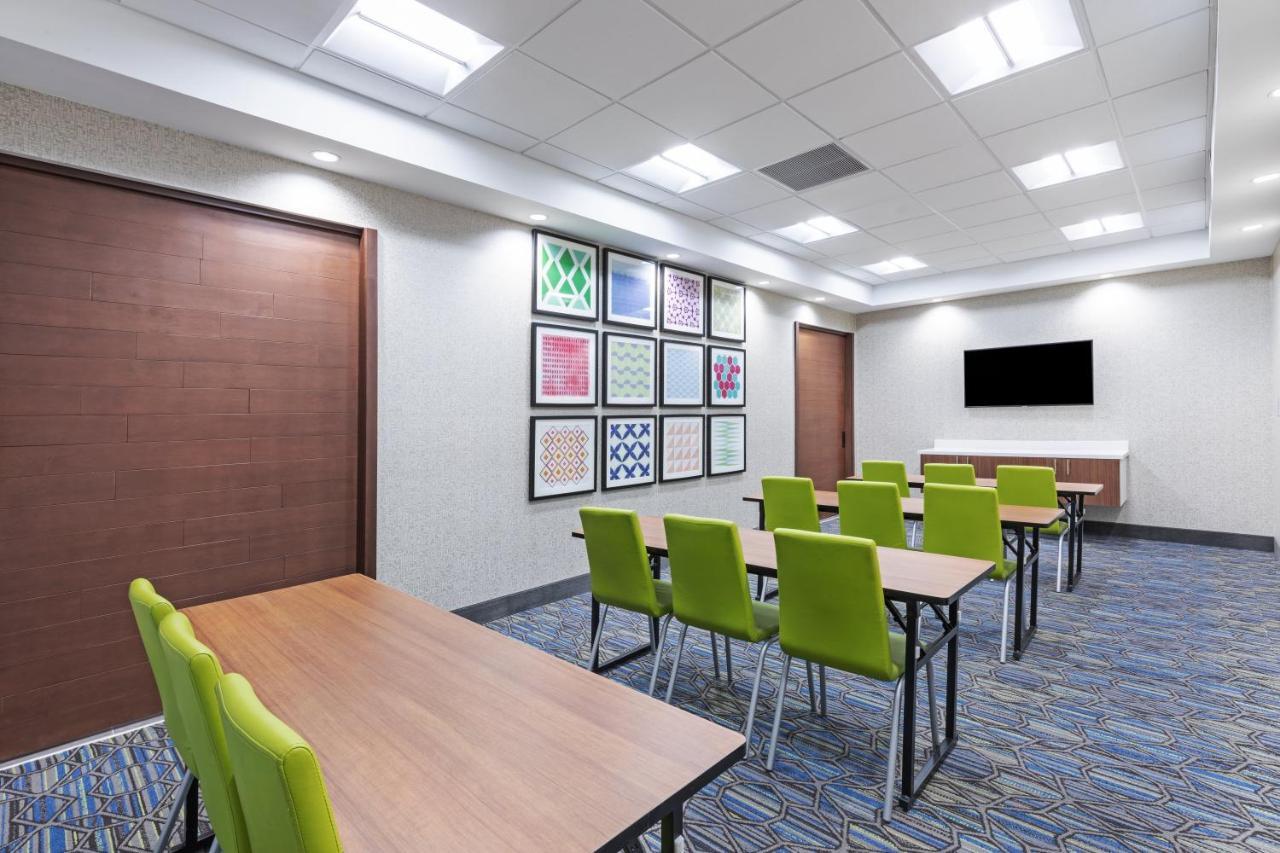 Holiday Inn Express & Suites - Parsons By Ihg Exterior foto